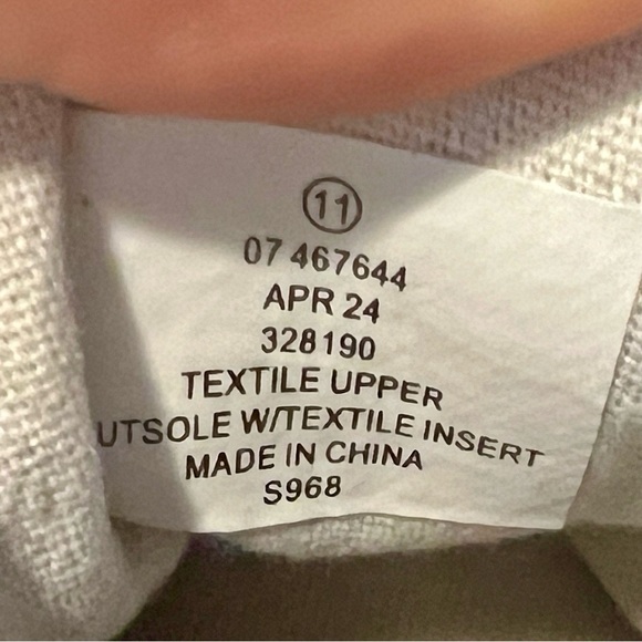 High-Top Canvas Sneakers with White Accents - Picture 3 of 8